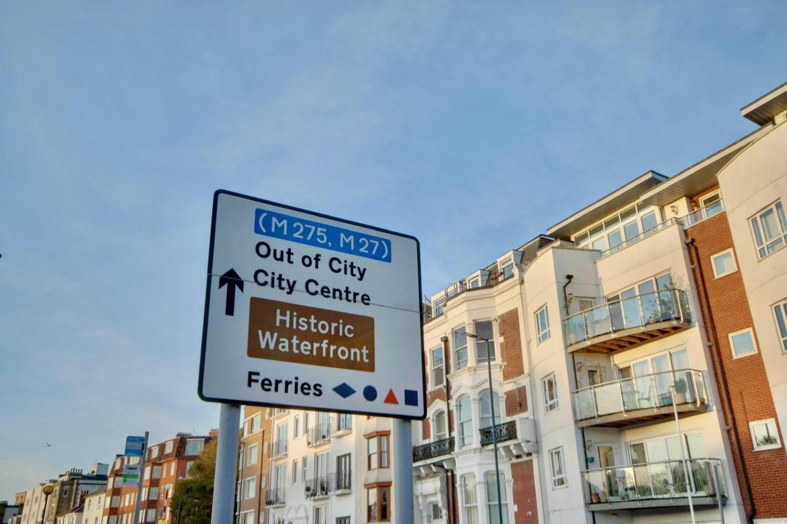 Southsea Getaway Apartment With Pool Table And Hot Tub Portsmouth Exterior photo